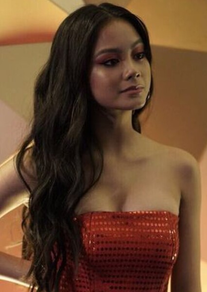 Ylona Garcia photo