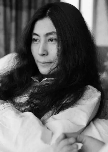 Yoko Ono photo