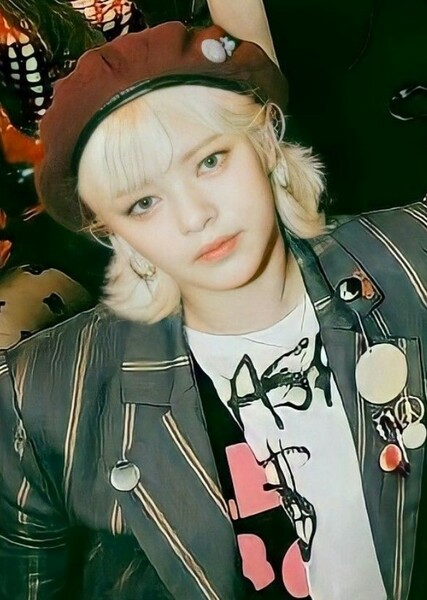 JEONGYEON photo