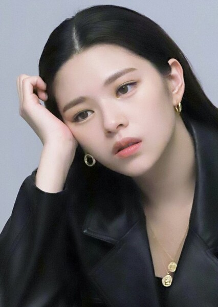 Yoo Jeongyeon photo