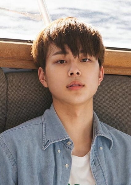 Yoo Seon-ho photo