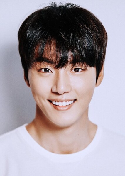 Yoon Shi-yoon photo