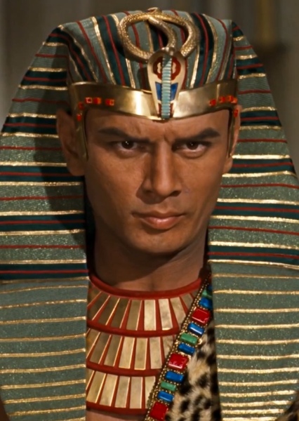 Yul Brynner photo