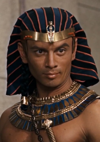 Yul Brynner photo