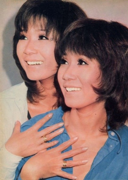Yumi Ito and Emi Ito photo