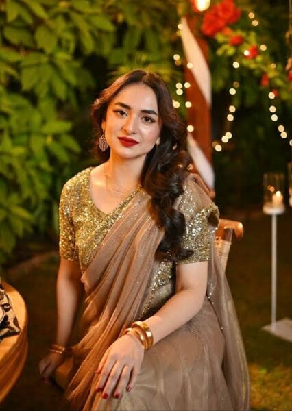 Yumna Zaidi photo