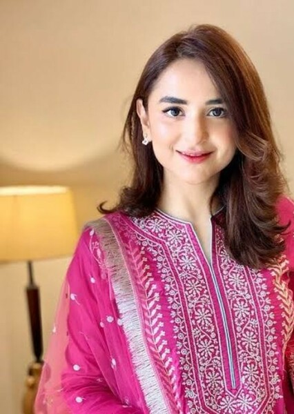 Yumna Zaidi photo