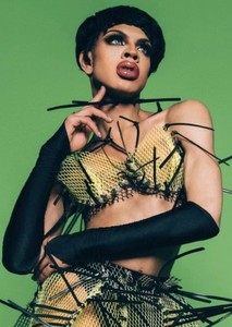 Yvie Oddly