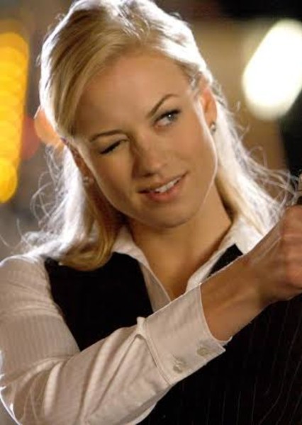 Yvonne Strahovski photo