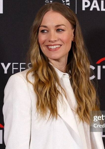 Yvonne Strahovski photo