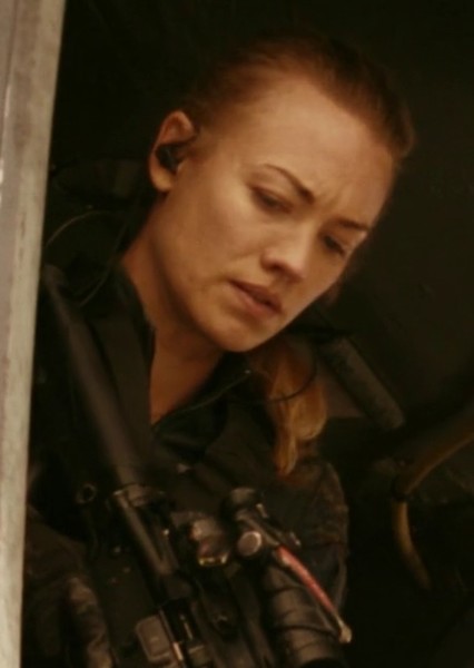 Yvonne Strahovski photo