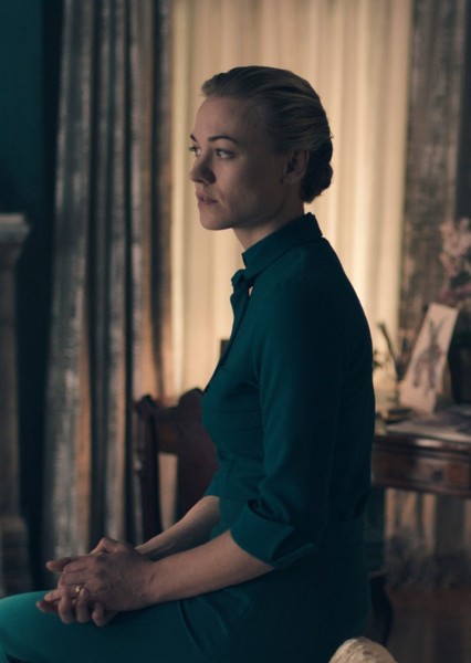 Yvonne Strahovski photo
