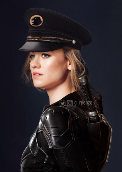Yvonne Strahovski photo