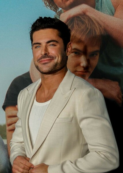 Zac Efron photo