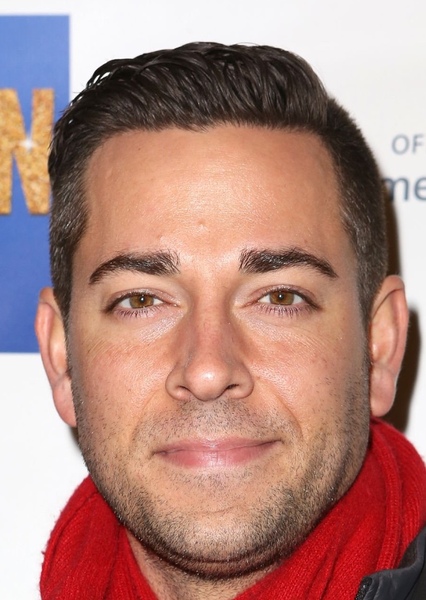 Zachary Levi photo
