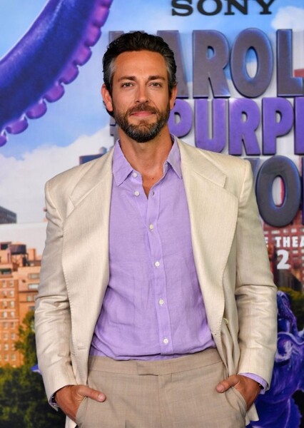 Zachary Levi photo