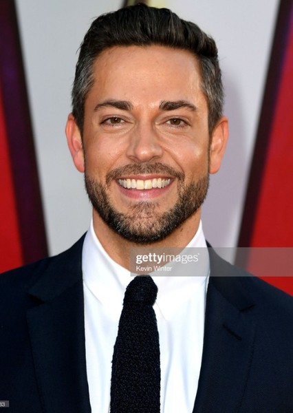Zachary Levi photo