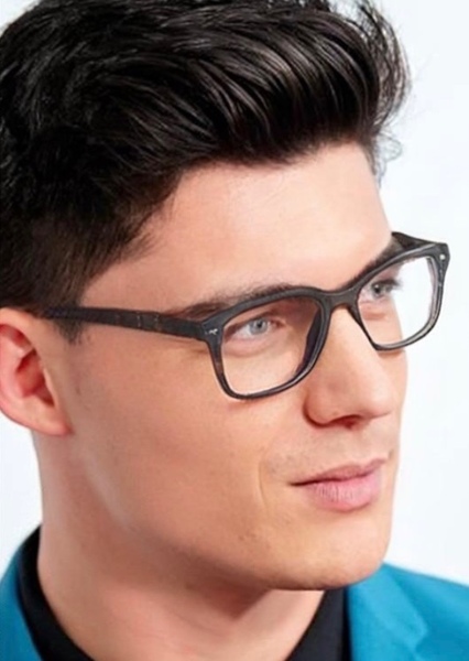 Zane Holtz photo