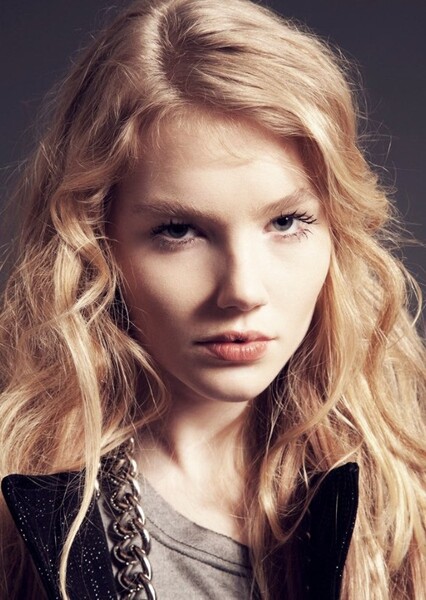 Zanna Van Vorstenbosch photo