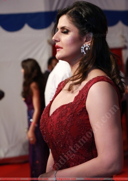 Zareen Khan photo