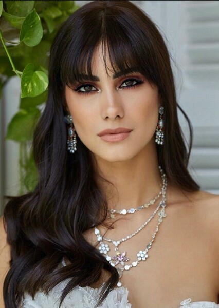Zayneb Azzam photo
