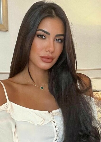 Zayneb Azzam photo