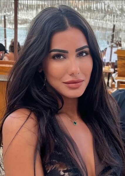 Zayneb Azzam photo
