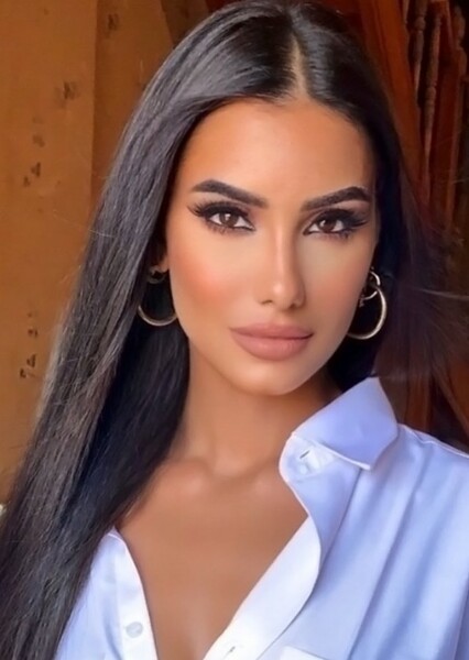 Zayneb Azzam photo