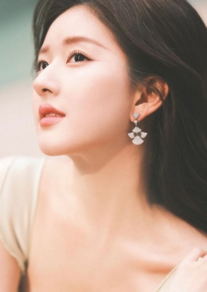 Zhao Lusi photo
