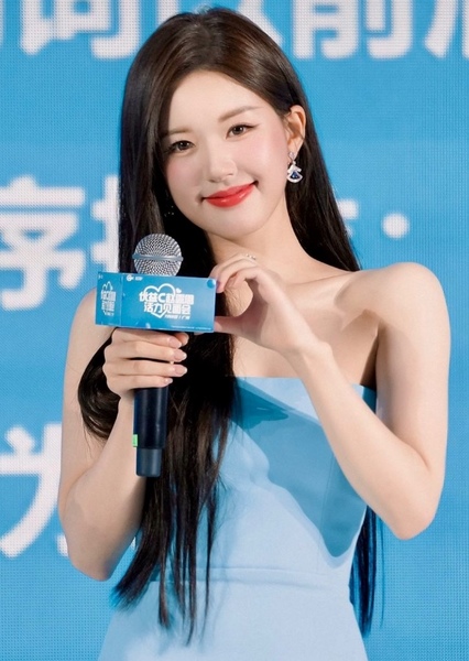 Zhao Lusi photo