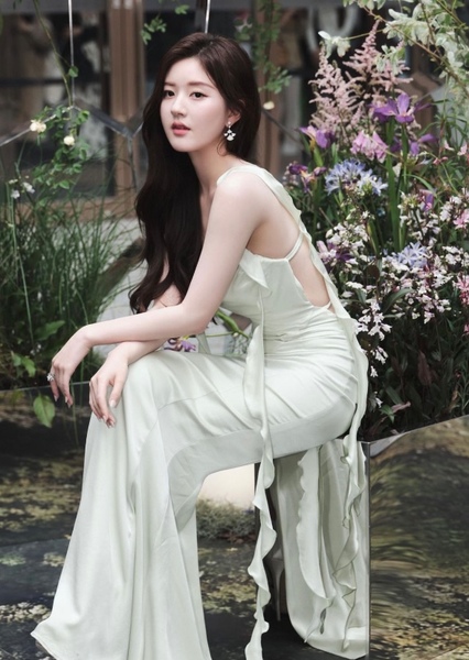 Zhao Lusi photo