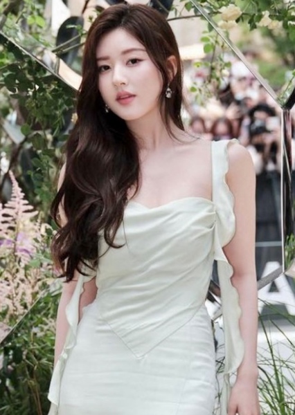 Zhao Lusi photo
