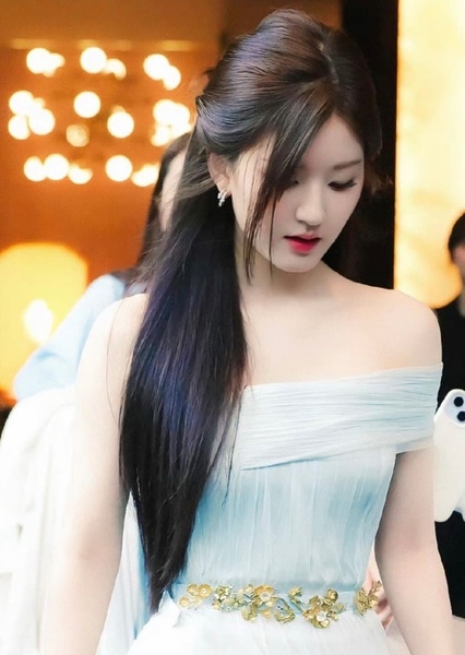 Zhao Lusi photo