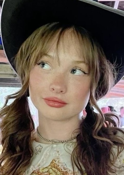 Zoe Colletti photo