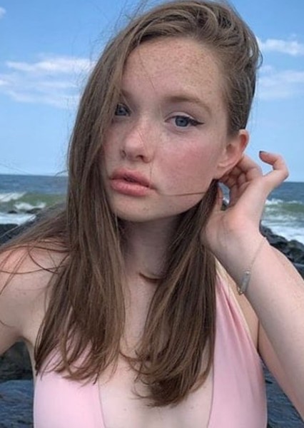 Zoe Colletti photo