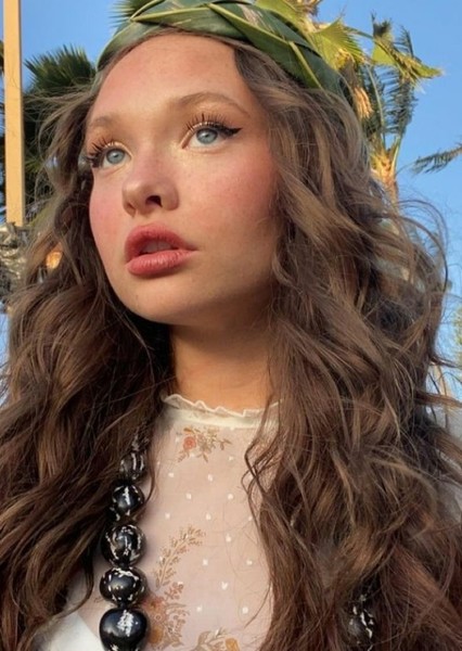 Zoe Colletti photo