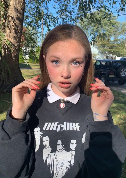 Zoe Colletti photo