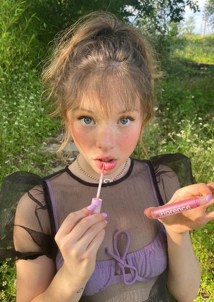 Zoe Colletti photo