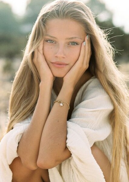 Zoë Pastelle Holthuizen photo