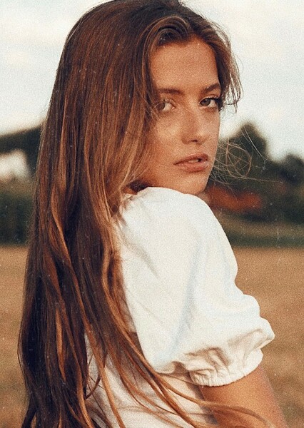 Zoë Pastelle Holthuizen