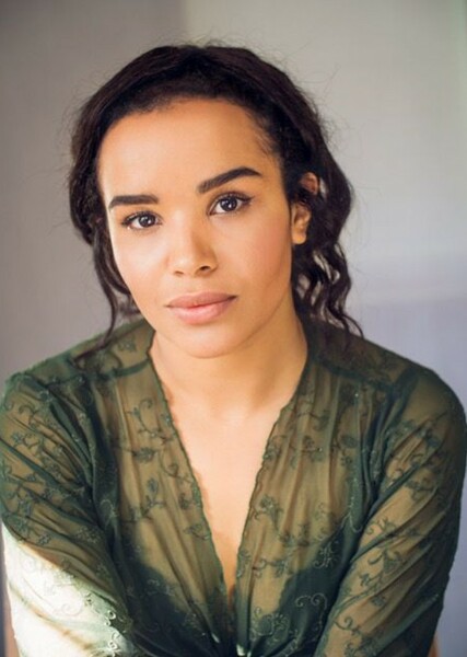 Zoë Robins