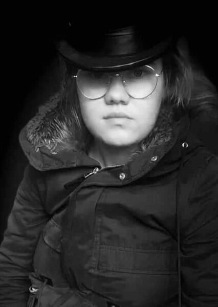 Zoe Szymon photo