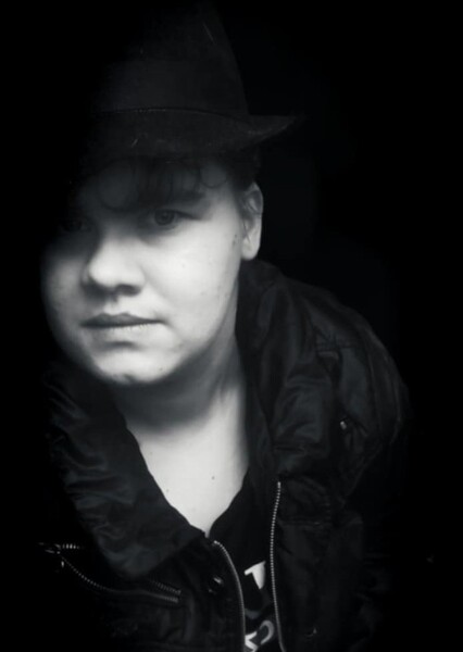 Zoe Szymon photo