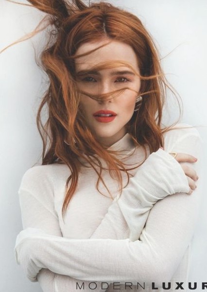 Zoey Deutch photo