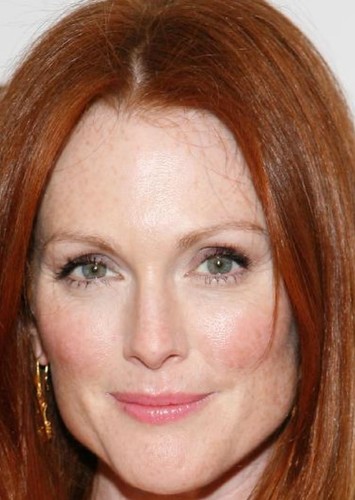 julianne moore as glinda the good witch of the north in the wizard