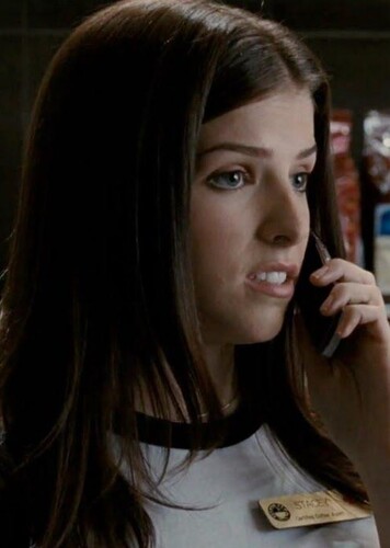 Anna Kendrick photo 2