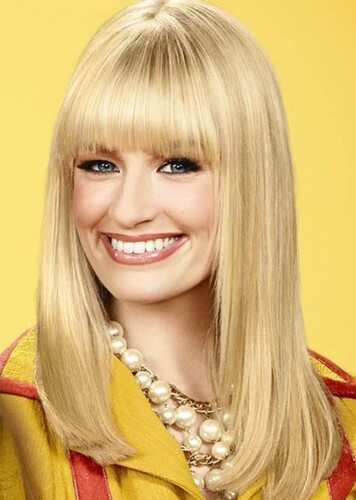 Beth Behrs photo 1