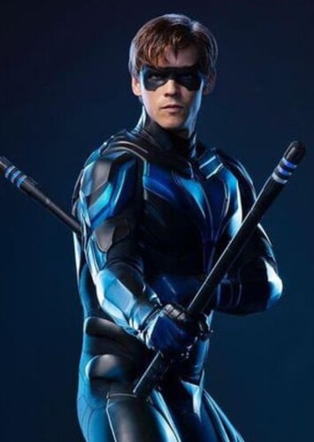 Brenton Thwaites photo 1