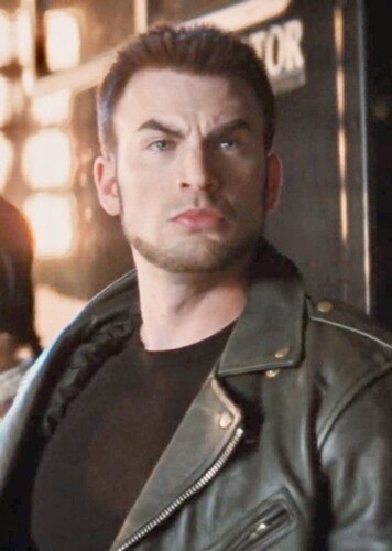 Chris Evans photo 2