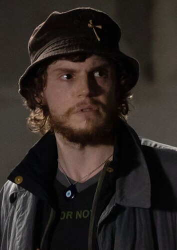Evan Peters photo 2